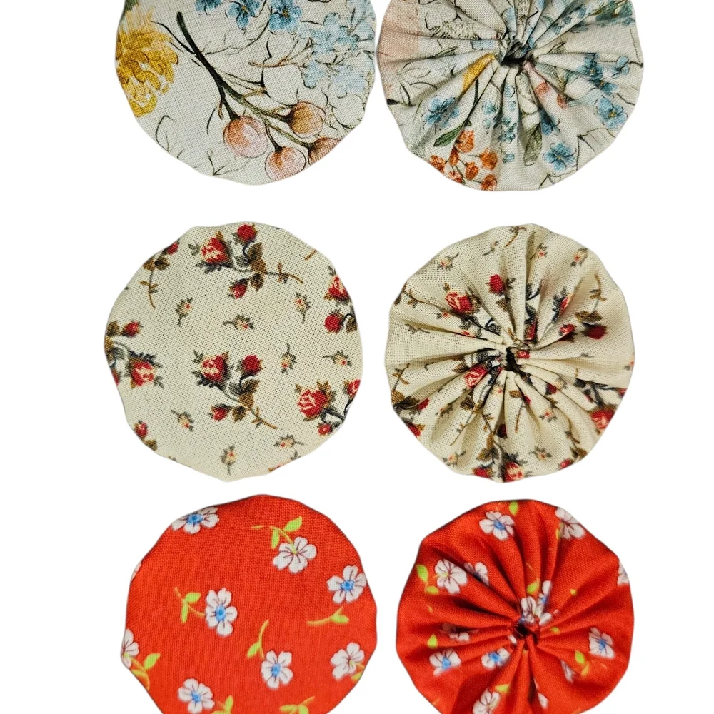 Hand Sewn Fabric Yo Yos  Set of 36 With Red,  Cream With Tea Roses , Botanical - Picture 5 of 13